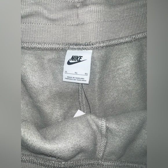 NWT Nike Women's Gray Shorts size XL - Picture 3 of 7